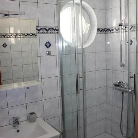 玫瑰别墅公寓 *