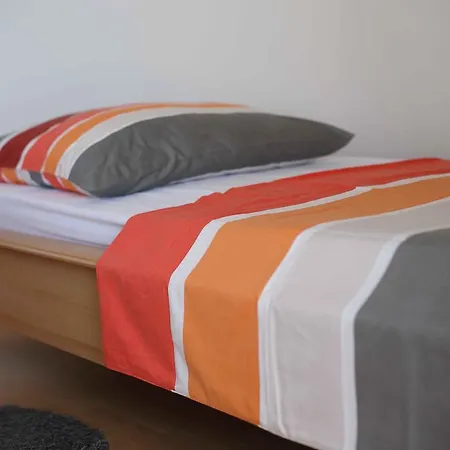 玫瑰别墅公寓 *