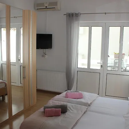 玫瑰别墅公寓 * 马卡尔斯卡