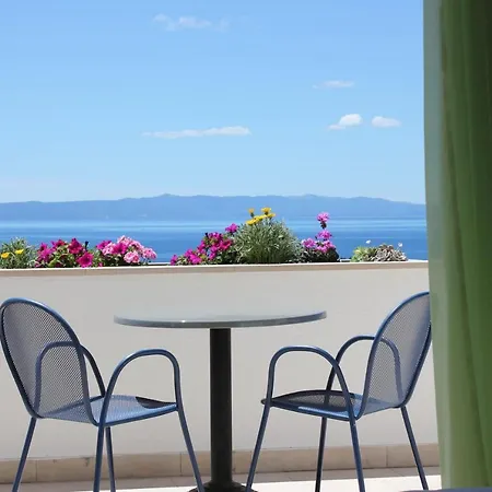 Ruza Appartement Makarska